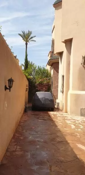 فرصة رائعة لمن يبحث عن فيلا تجمع بين الراحة، الفخامة، والطابع المغربي الأصيل!