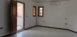 فرصة رائعة لمن يبحث عن فيلا تجمع بين الراحة، الفخامة، والطابع المغربي الأصيل!