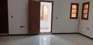 فرصة رائعة لمن يبحث عن فيلا تجمع بين الراحة، الفخامة، والطابع المغربي الأصيل!