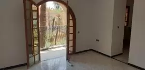 فرصة رائعة لمن يبحث عن فيلا تجمع بين الراحة، الفخامة، والطابع المغربي الأصيل!