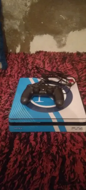 Ps4 salim  1at onlin mafih ta difo m3ah manita orijinal