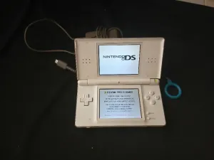 Nintendo ds lite avec chargeure  نينتاندو دي اس لايت مع شاحن