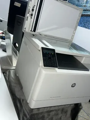 Color LaserJet Pro MFP M181fw طابعة للبيع 2000درهم