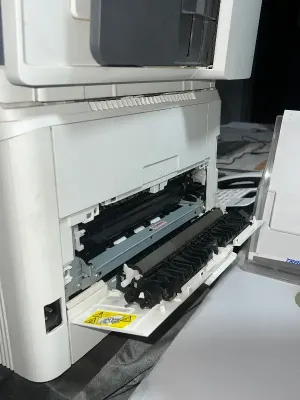 Color LaserJet Pro MFP M181fw طابعة للبيع 2000درهم